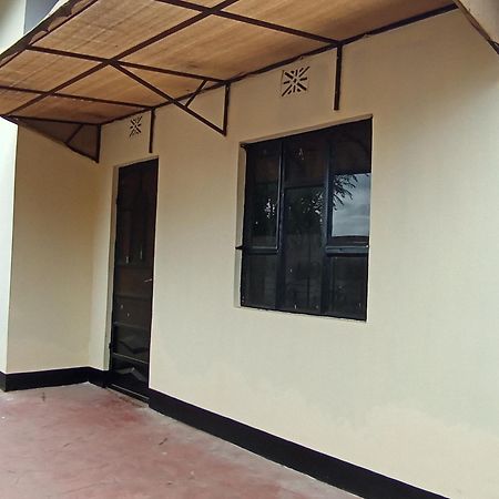 Airb&B Homestay Boma la Ngombe Exterior photo